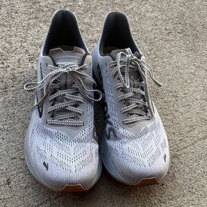 Women’s Brooks Hyperion 2